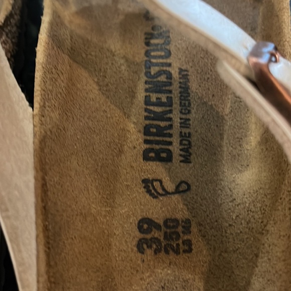 Birkenstock Gizeh Sandals, size 39 (8), shiny pearl/oyster  color - Picture 3 of 4